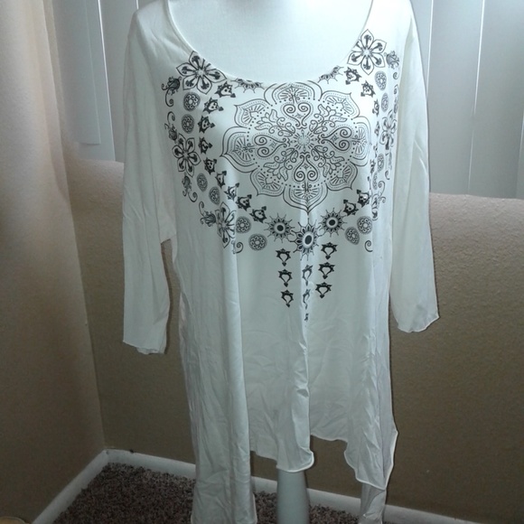 Avenue Tops - NWOT Avenue White Handkerchief Hem Top SZ 18/20